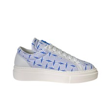 PACIOTTI SNEAKER IN LEATHER WHITE CON STAMPA PUGNALE BLU ELETTRICO ALL OVER 