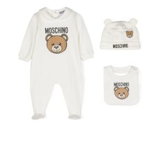 MOSCHINO TUTINA+BAVAGLINO+BERRETTO BABY UNISEX IN COTONE WHITE CON LOGO LETTERING BLACK E TEDDY BEAR