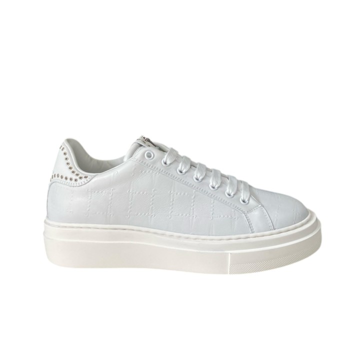 PACIOTTI SNEAKER IN LEATHER TOTAL WHITE CON STAMPA PUGNALE ALL OVER TONO SU TONO E APPLICAZIONI IN METALLO SILVER