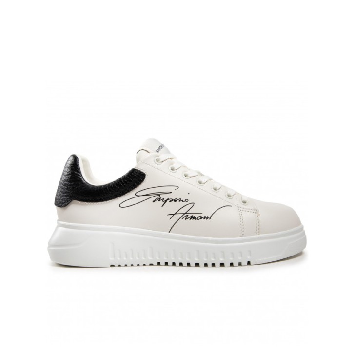 Emporio Armani Sneakers in pelle Bianca con logo lettering laterale a contrasto nero