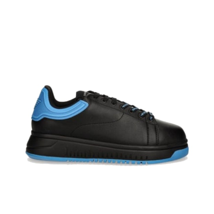 EMPORIO ARMANI SNEAKER IN LEATHER BLACK CON RETRO GOMMATO SKY BLUE CON LOGO AQUILA